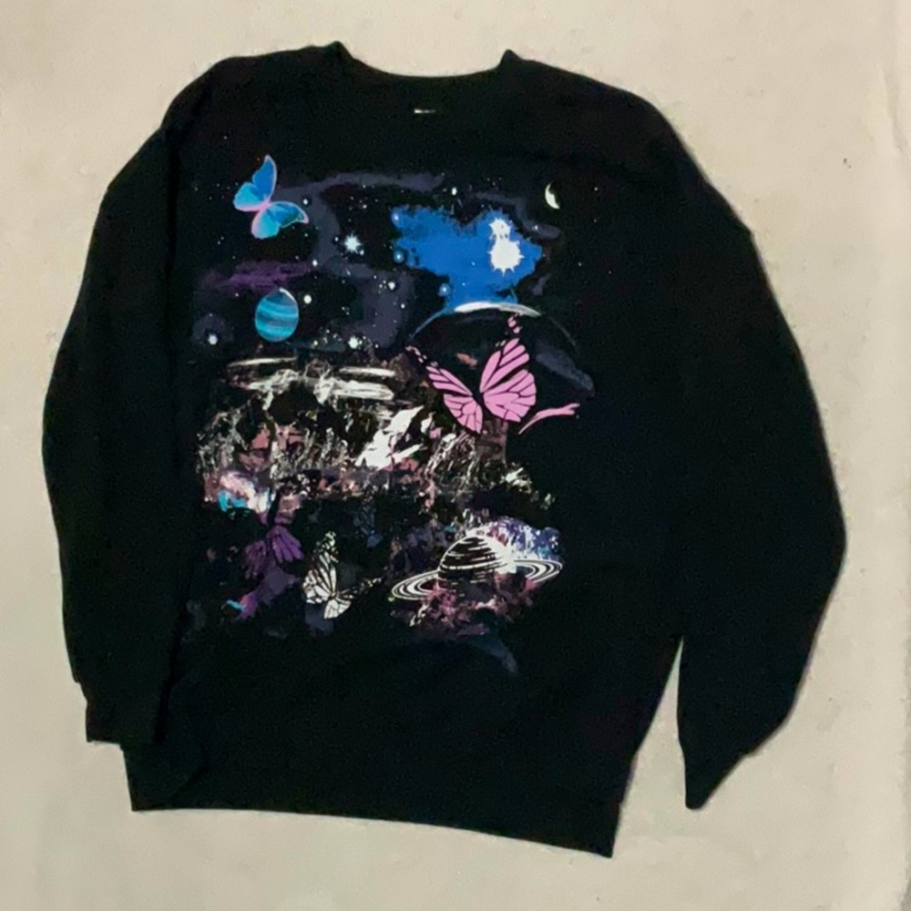 No boundaries, graphic black sweatshirt